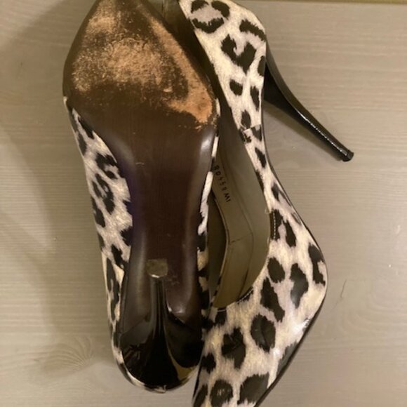Stuart Weitzman black and white leopard print pumps, size 10 - Picture 4 of 4